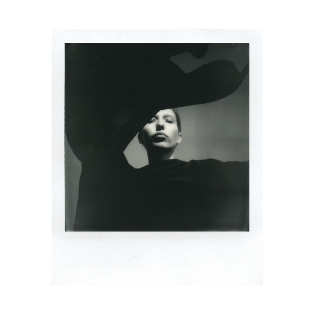 Polaroid B&W i-Type Film for Now series 8 sheets - Image 3
